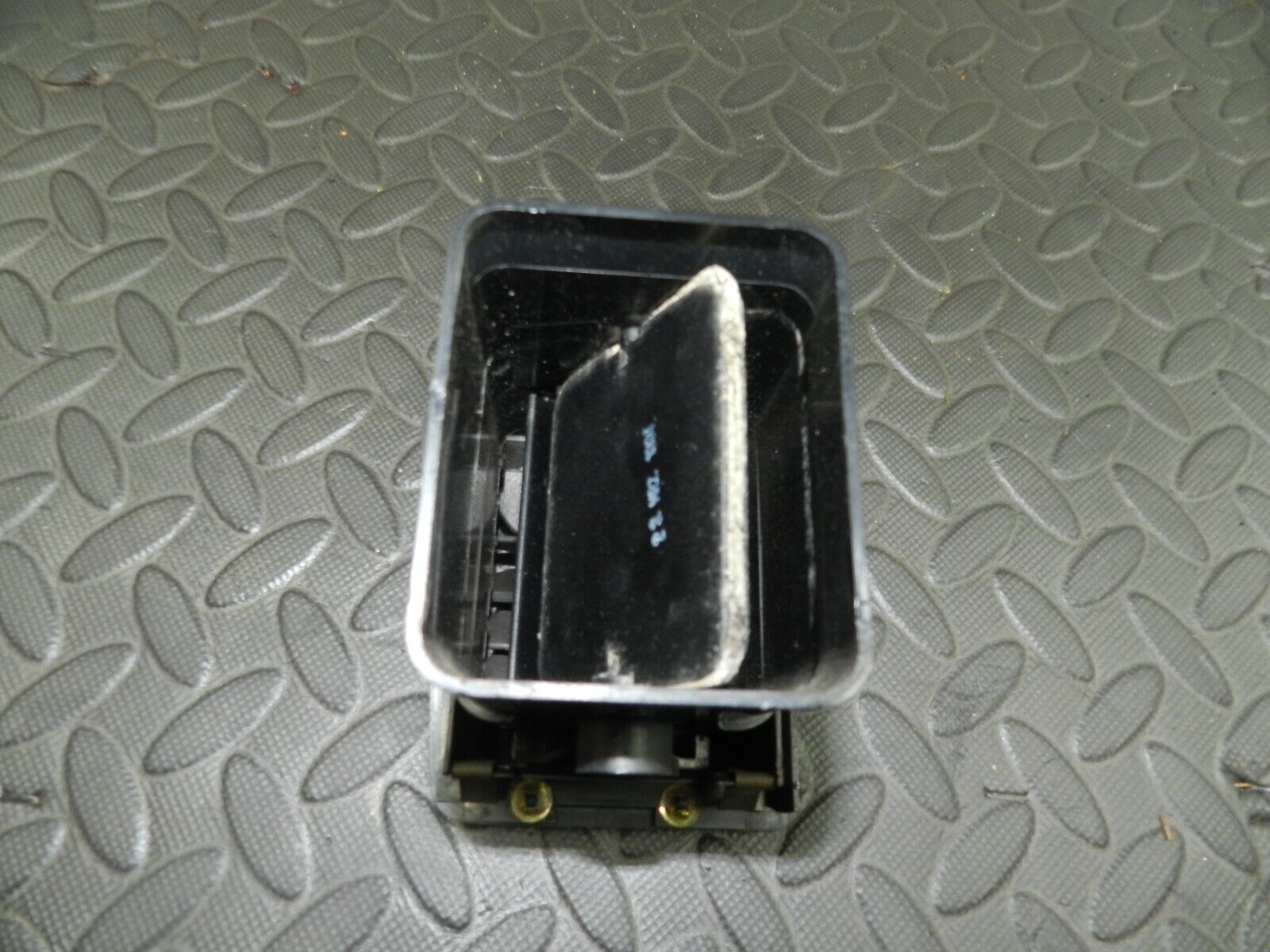 147. JAGUAR XJ6 XJ40. AIR VENT WOOD TRIM - Image 2