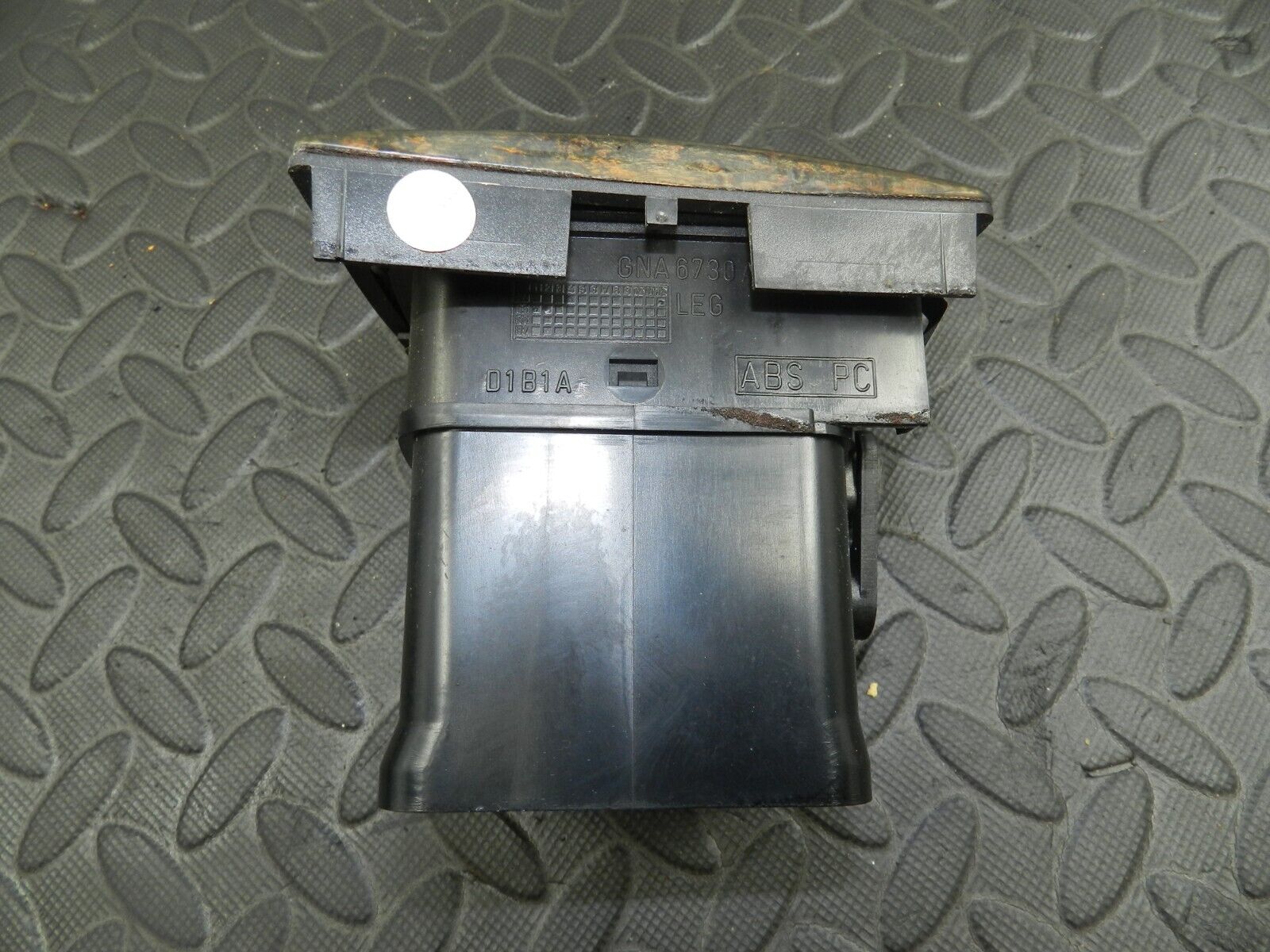 147. JAGUAR XJ6 XJ40. AIR VENT WOOD TRIM - Image 4