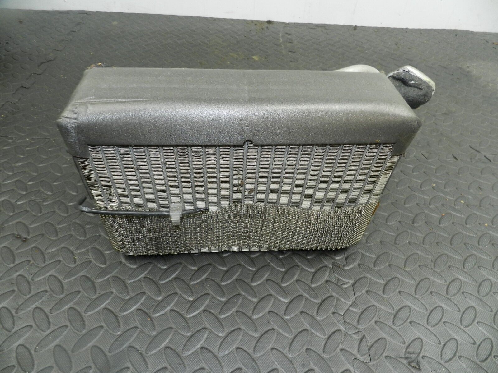 147. JAGUAR XJ6 XJ40. AIR CON MATRIX RADIATOR CORE