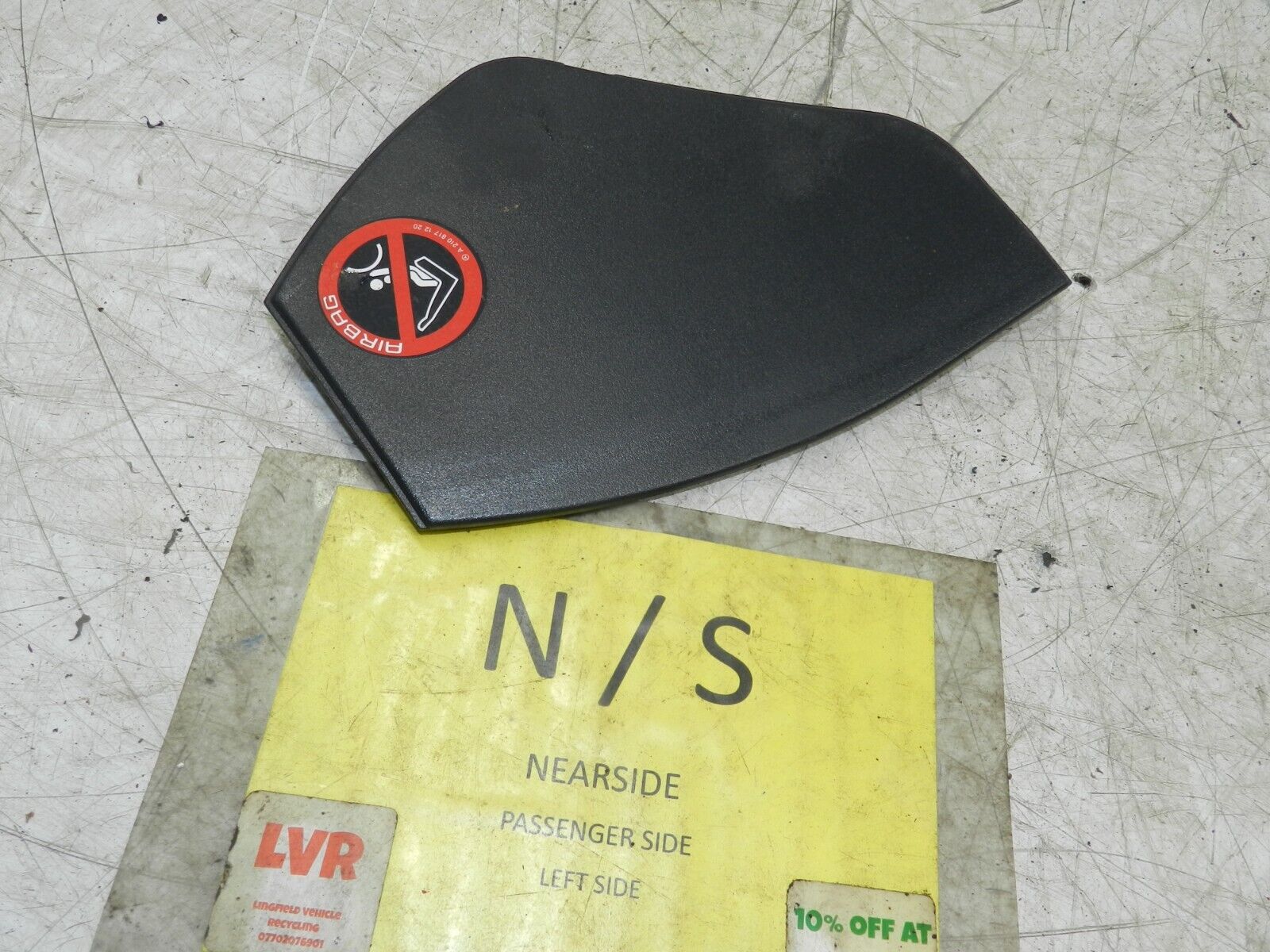 (141) MERCEDES E CLASS SALOON W210. PASSENGER SIDE DASH BOARD END TRIM