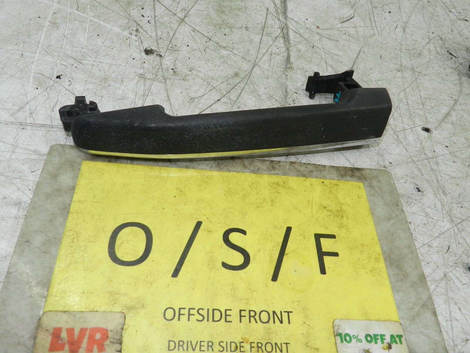 (141) MERCEDES E CLASS SALOON W210. DRIVER SIDE FRONT EXTERNAL DOOR HANDLE