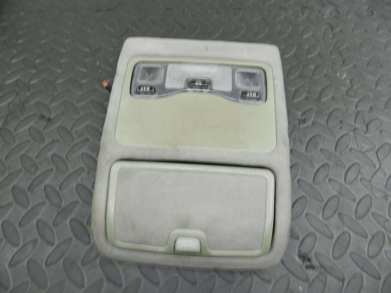 147. JAGUAR XJ6 XJ40. INTERIOR LIGHT AND STORAGE POCKET