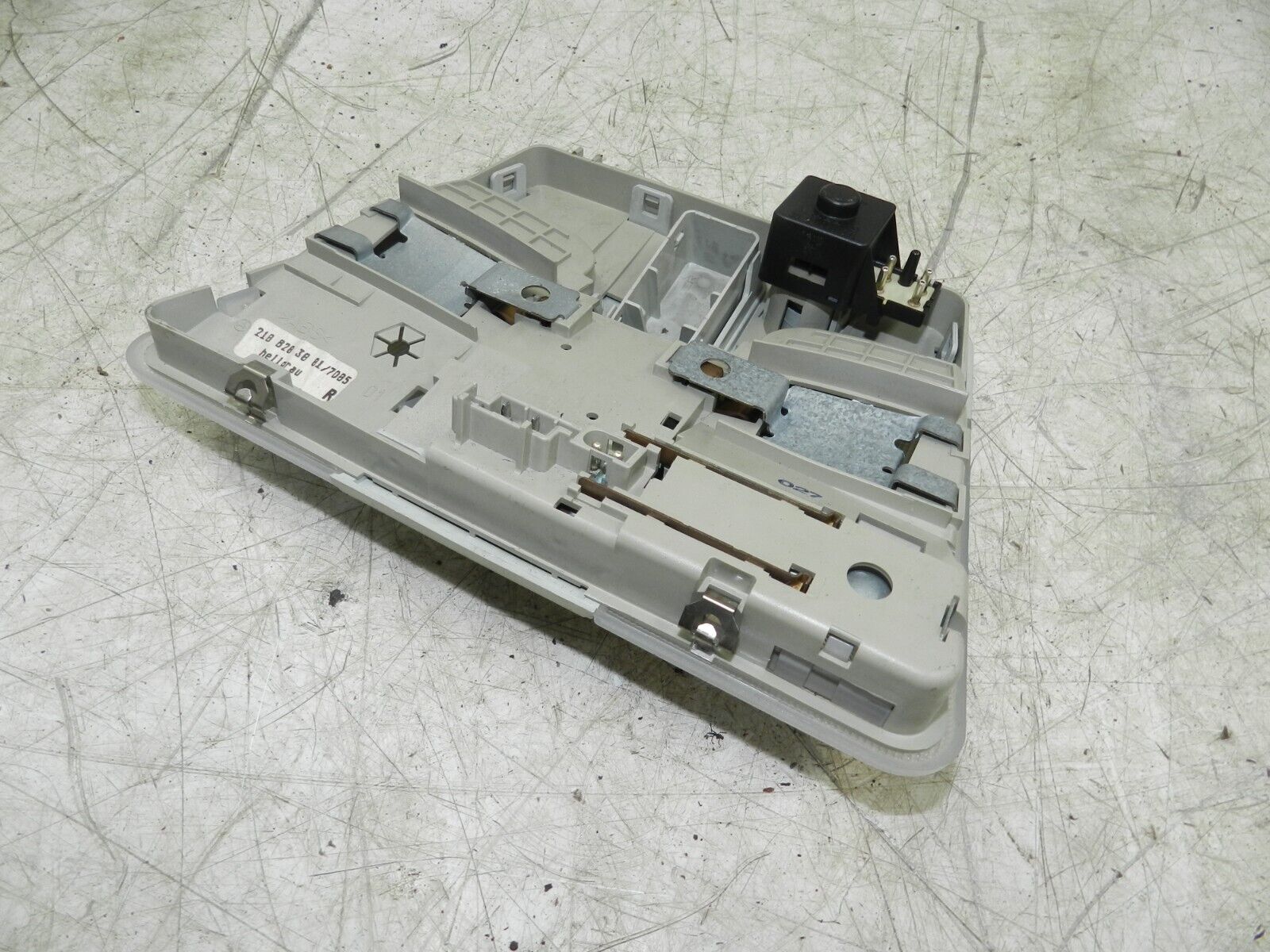 (141) MERCEDES E CLASS SALOON W210. INTERIOR LIGHT - Image 4