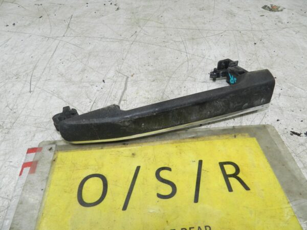 (141) MERCEDES E CLASS SALOON W210. DRIVER SIDE REAR DOOR EXTERNAL HANDLE