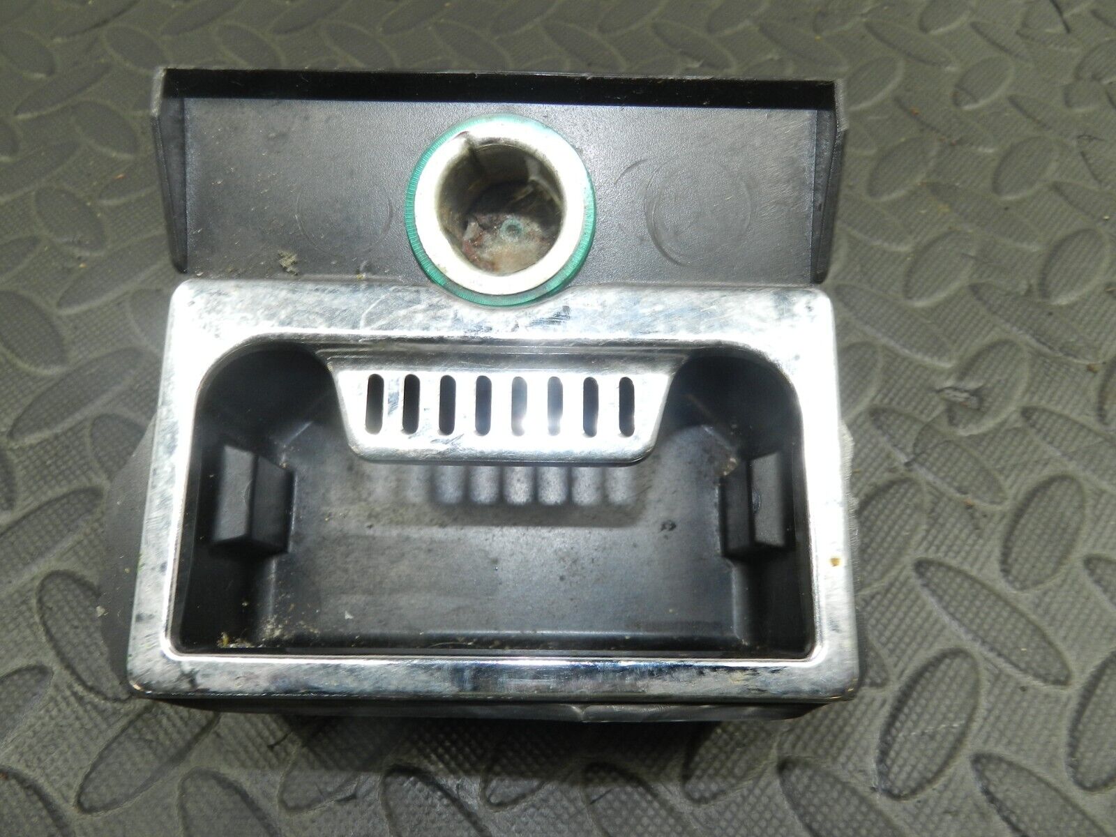 147. JAGUAR XJ6 XJ40. ASHTRAY 12V SOCKET