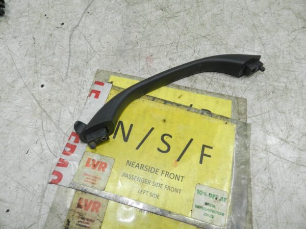 (141) MERCEDES E CLASS SALOON W210. PASSENGER SIDE FRONT GRAB HANDLE