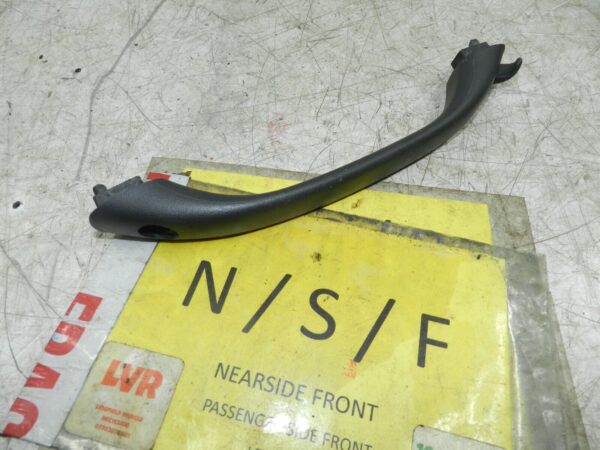 (141) MERCEDES E CLASS SALOON W210. PASSENGER SIDE FRONT GRAB HANDLE - Image 2