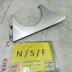 (141) MERCEDES E CLASS SALOON W210. PASSENGER SIDE FRONT HEADLIGHT TRIM SILVER