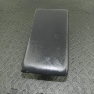 147. JAGUAR XJ6 XJ40. CENTRE ARM REST