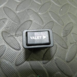 147. JAGUAR XJ6 XJ40. VALET BUTTON