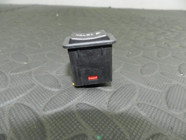 147. JAGUAR XJ6 XJ40. VALET BUTTON - Image 2