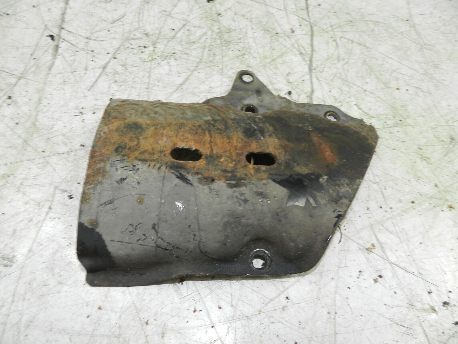 2008 FORD FOCUS CC CONVERTIBLE. EXHAUST SHIELD