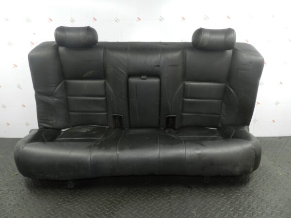 147. JAGUAR XJ6 XJ40. BLACK LEATHER REAR SEATS