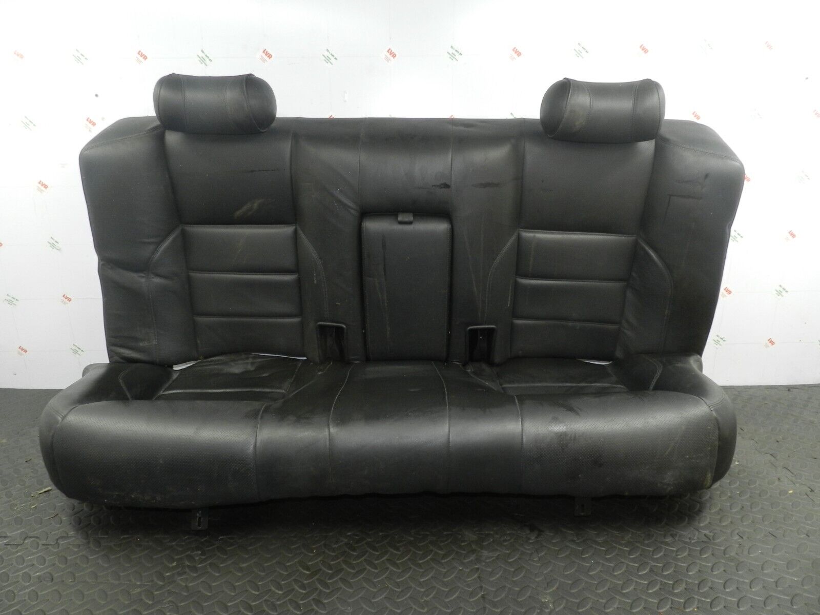 147. JAGUAR XJ6 XJ40. BLACK LEATHER REAR SEATS