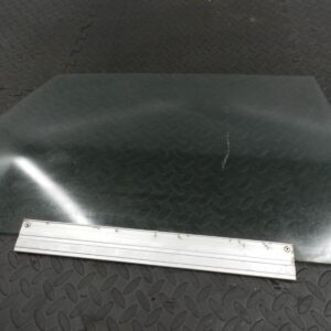 147. JAGUAR XJ6 XJ40. DRIVER SIDE FRONT WINDOW GLASS