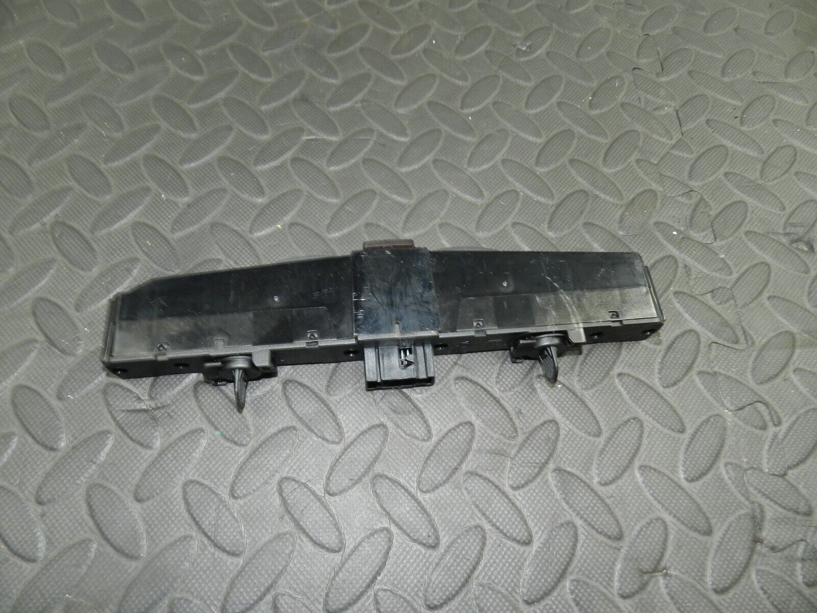 (144) 2009 VAUXHALL ASTRA H. HAZARD LOCKING SWITCH BUTTON - Image 4