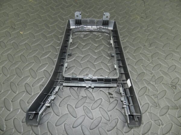 (144) 2009 VAUXHALL ASTRA H. CENTRE CONSOLE FRAME TRIM - Image 2