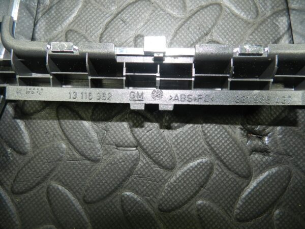 (144) 2009 VAUXHALL ASTRA H. CENTRE CONSOLE FRAME TRIM - Image 3