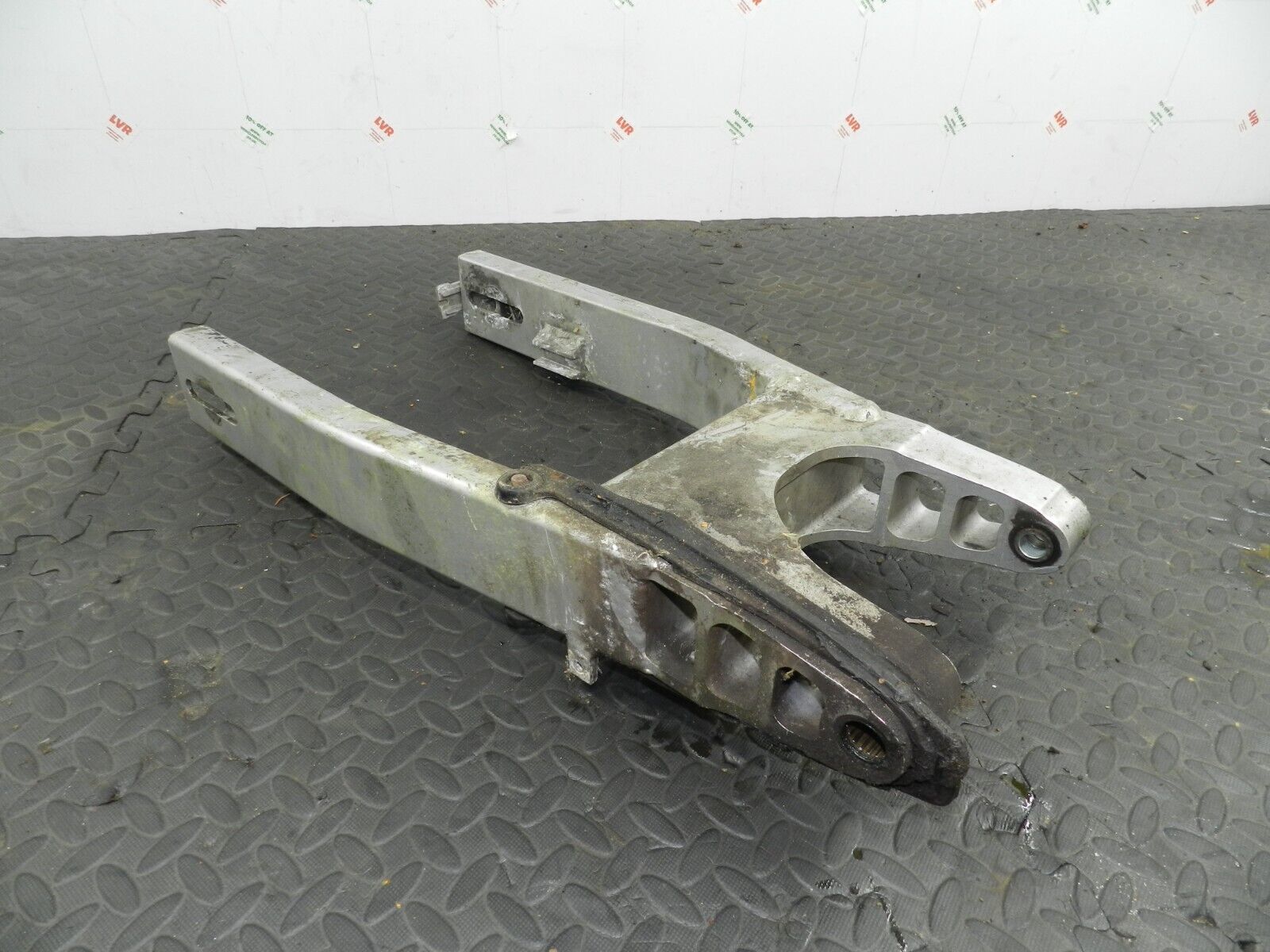 2005 HONDA HORNET CB600FS. REAR SWING ARM