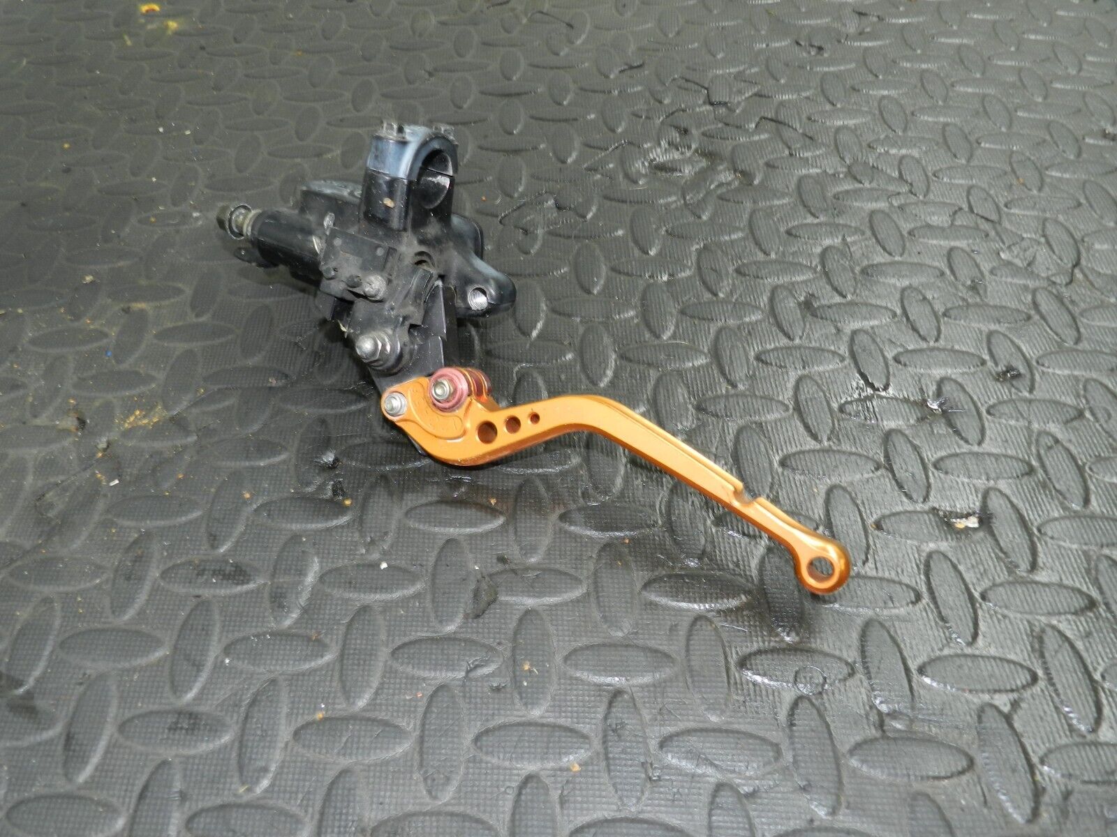 2005 HONDA HORNET CB600FS. BRAKE LEVER + MASTER CYLINDER