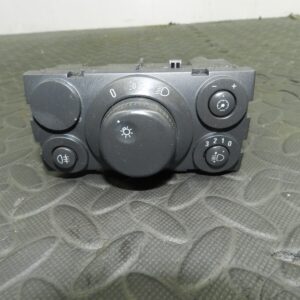 (144) 2009 VAUXHALL ASTRA H. HEAD LIGHT SWITCH