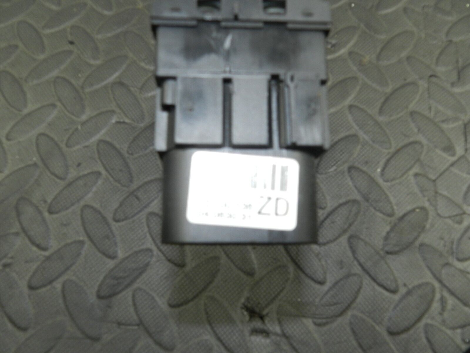 (144) 2009 VAUXHALL ASTRA H. HEAD LIGHT SWITCH - Image 4