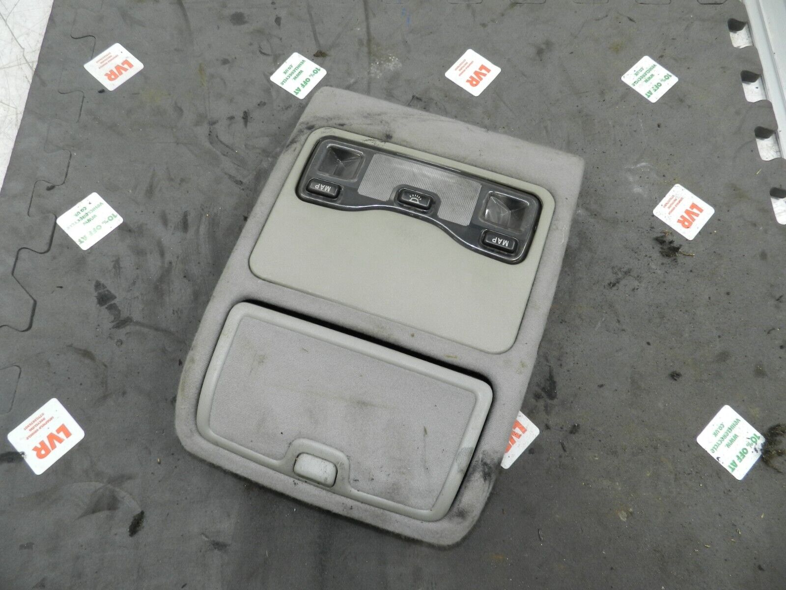 134. 1997-2002 JAGUAR XJ8. GLASSES COMPARTMENT INTERIOR LIGHT