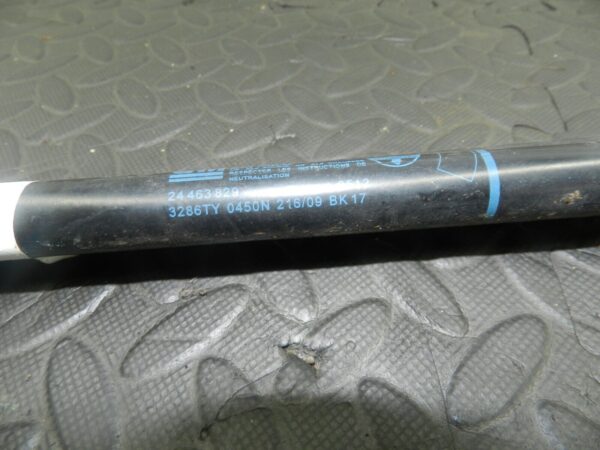 (144) 2009 VAUXHALL ASTRA H. BOOT LID GAS STRUTS - Image 4