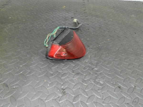 2005 HONDA HORNET CB600FS. REAR LIGHT UNIT BRAKE - Image 2