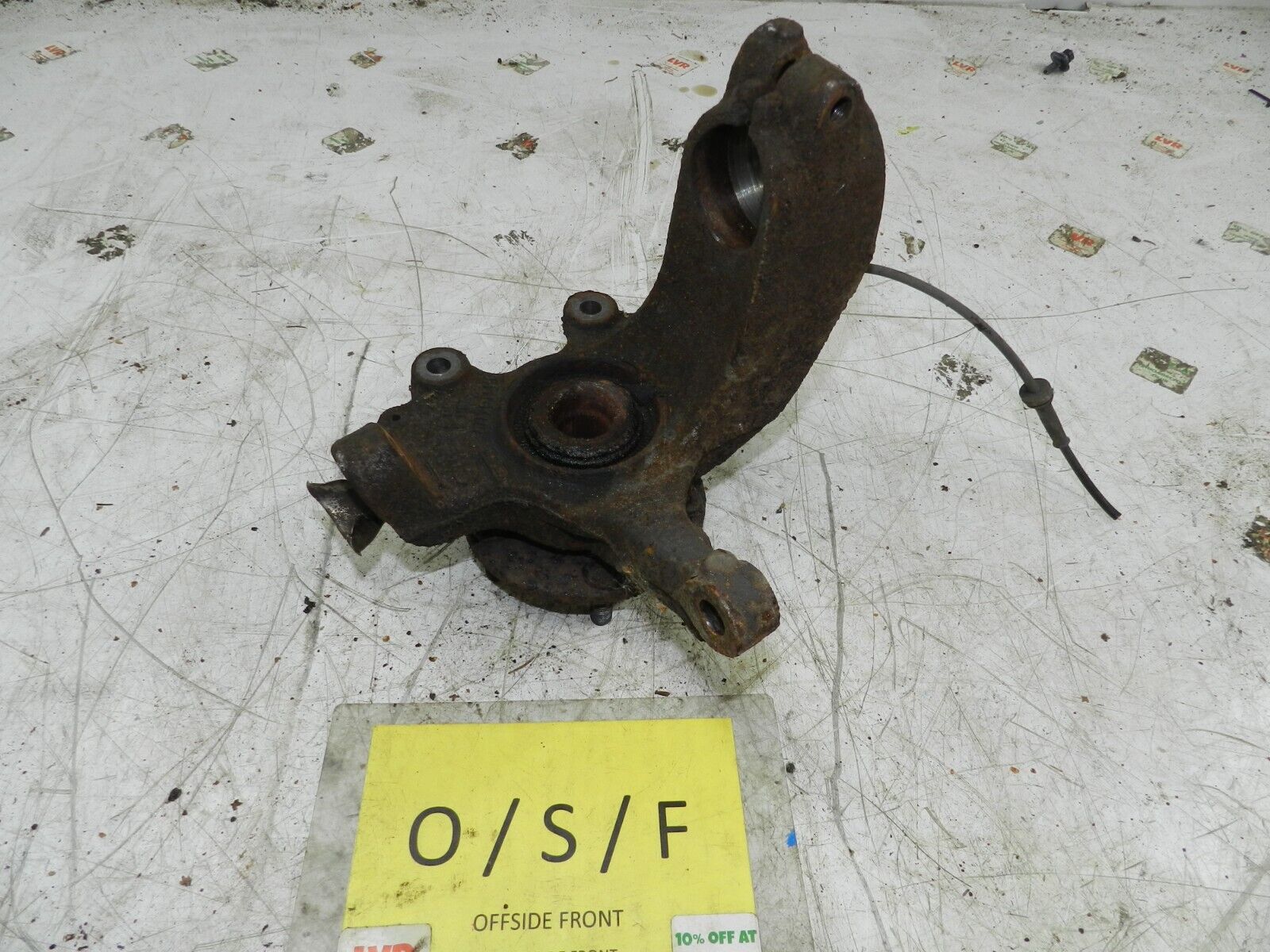 2008 FORD FOCUS CC CONVERTIBLE. DRIVER SIDE FRONT WHEEL HUB STUB AXLE - Image 3