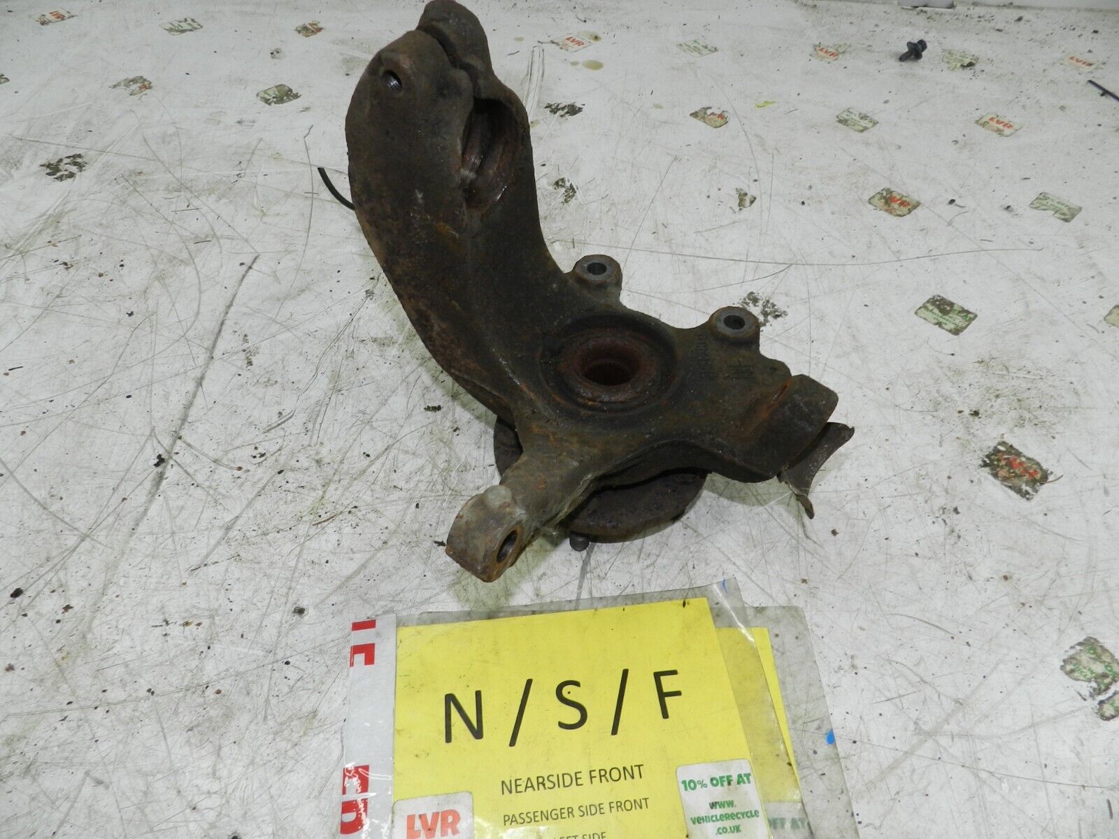 2008 FORD FOCUS CC CONVERTIBLE. PASSENGER SIDE FRONT WHEEL HUB STUB AXLE