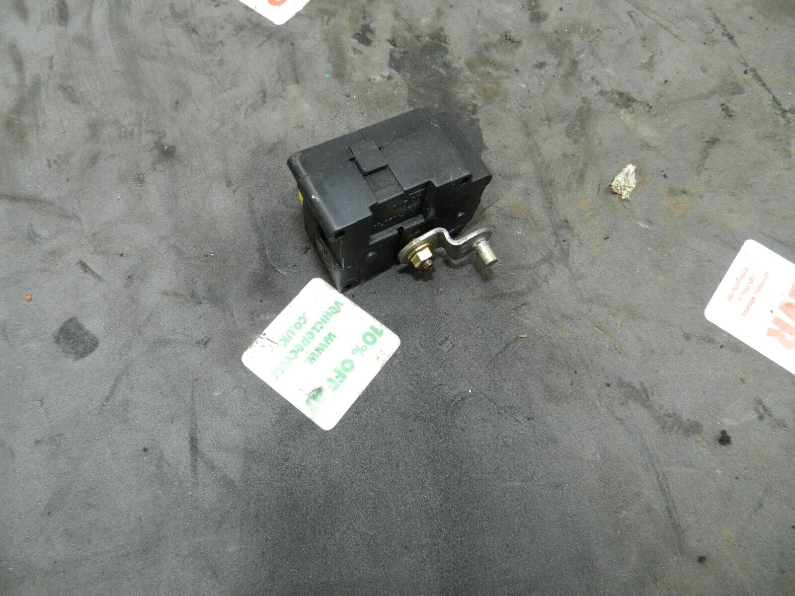 134. 1997-2002 JAGUAR XJ8. HEATER CONTROL FLAP ACTUATOR MOTOR
