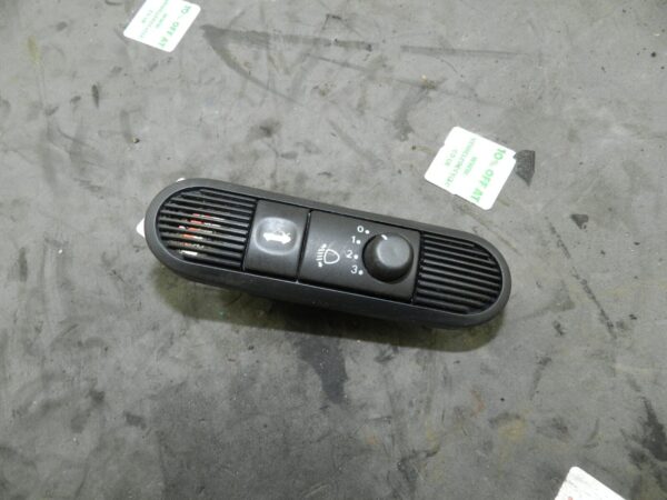 134. 1997-2002 JAGUAR XJ8. HEADLIGHT ADJUSTER SWITCH AND BOOT BUTTON