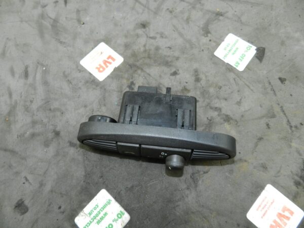 134. 1997-2002 JAGUAR XJ8. HEADLIGHT ADJUSTER SWITCH AND BOOT BUTTON - Image 2