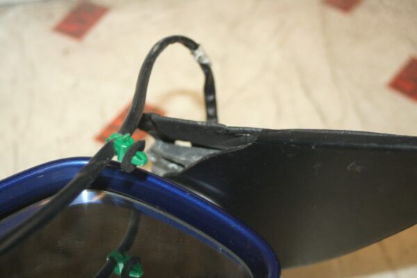 2005 VOLKSWAGEN GOLF MK5. DRIVER WING MIRROR IN BLUE BROKEN - Image 3