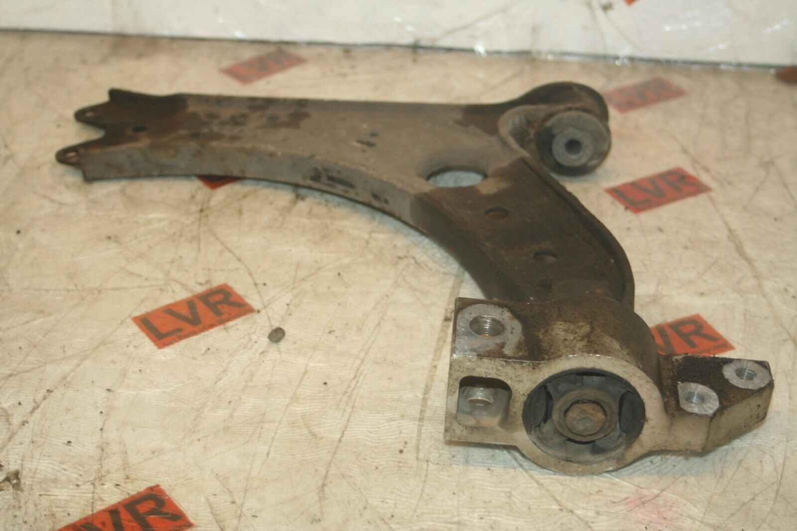 2005 VOLKSWAGEN GOLF MK5. PASSENGER SIDE LOWER ARM SUSPENSION WISHBONE - Image 2