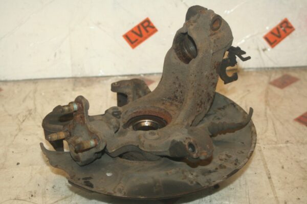 2005 VOLKSWAGEN GOLF MK5. DRIVER SIDE FRONT WHEEL HUB STUB AXLE - Image 2