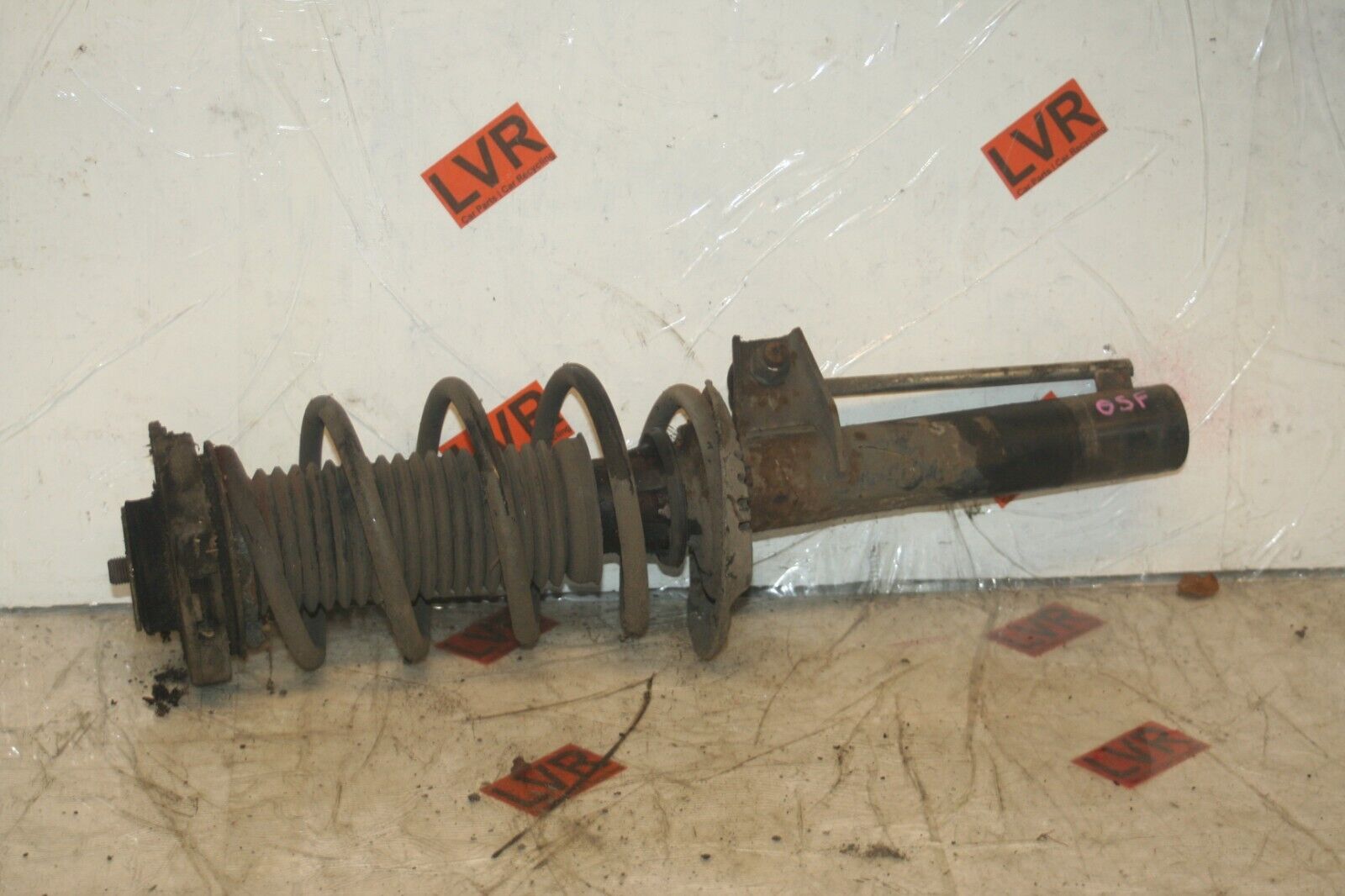 2005 VOLKSWAGEN GOLF MK5. DRIVER SIDE FRONT SUSPENSION UNIT