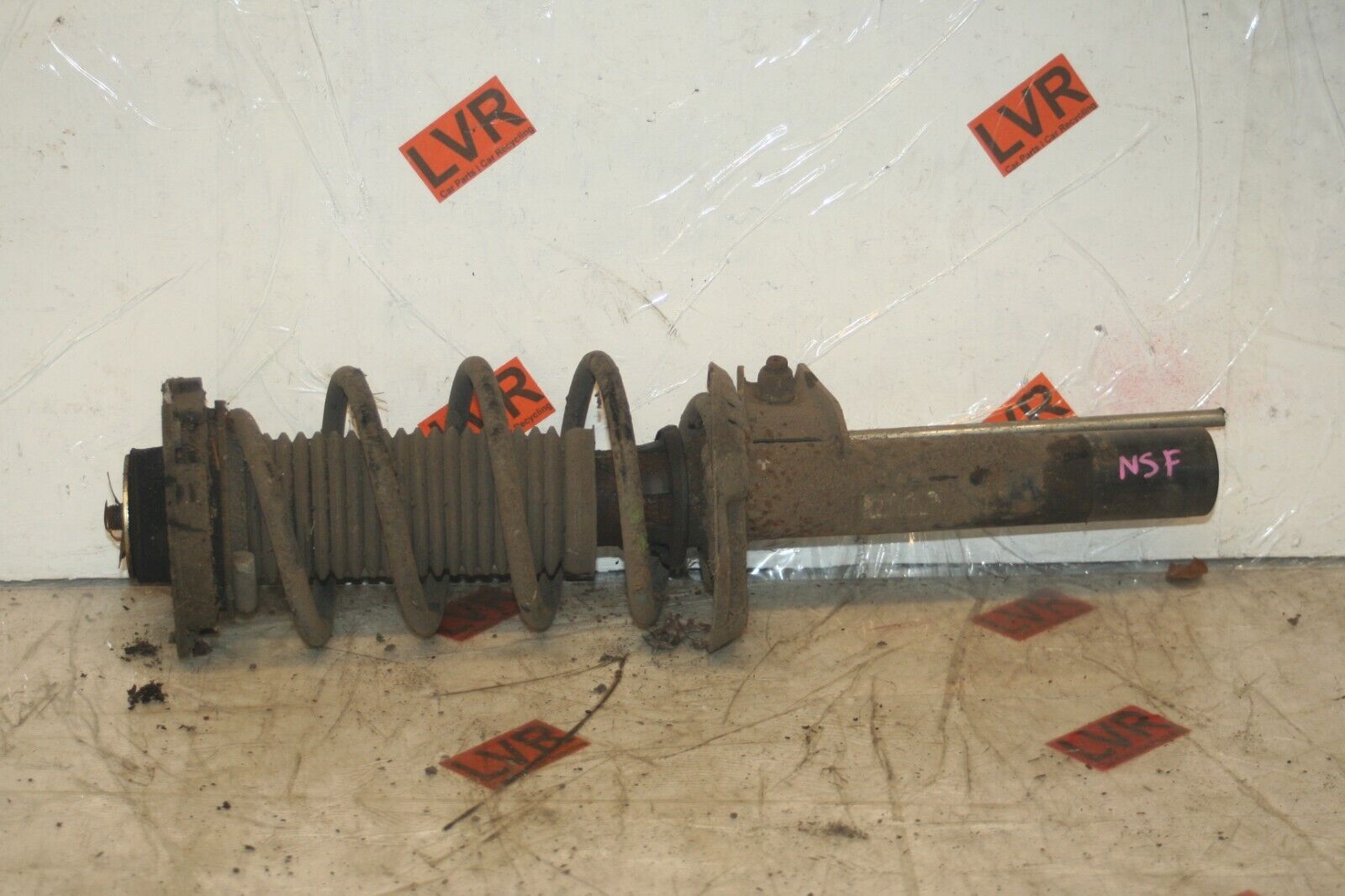 2005 VOLKSWAGEN GOLF MK5. PASSENGER SIDE FRONT SUSPENSION UNIT