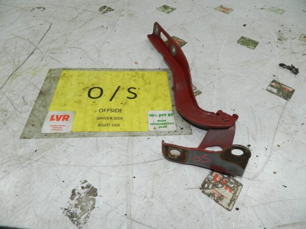 (129) 2005 HONDA JAZZ. DRIVER SIDE BONNET HINGE
