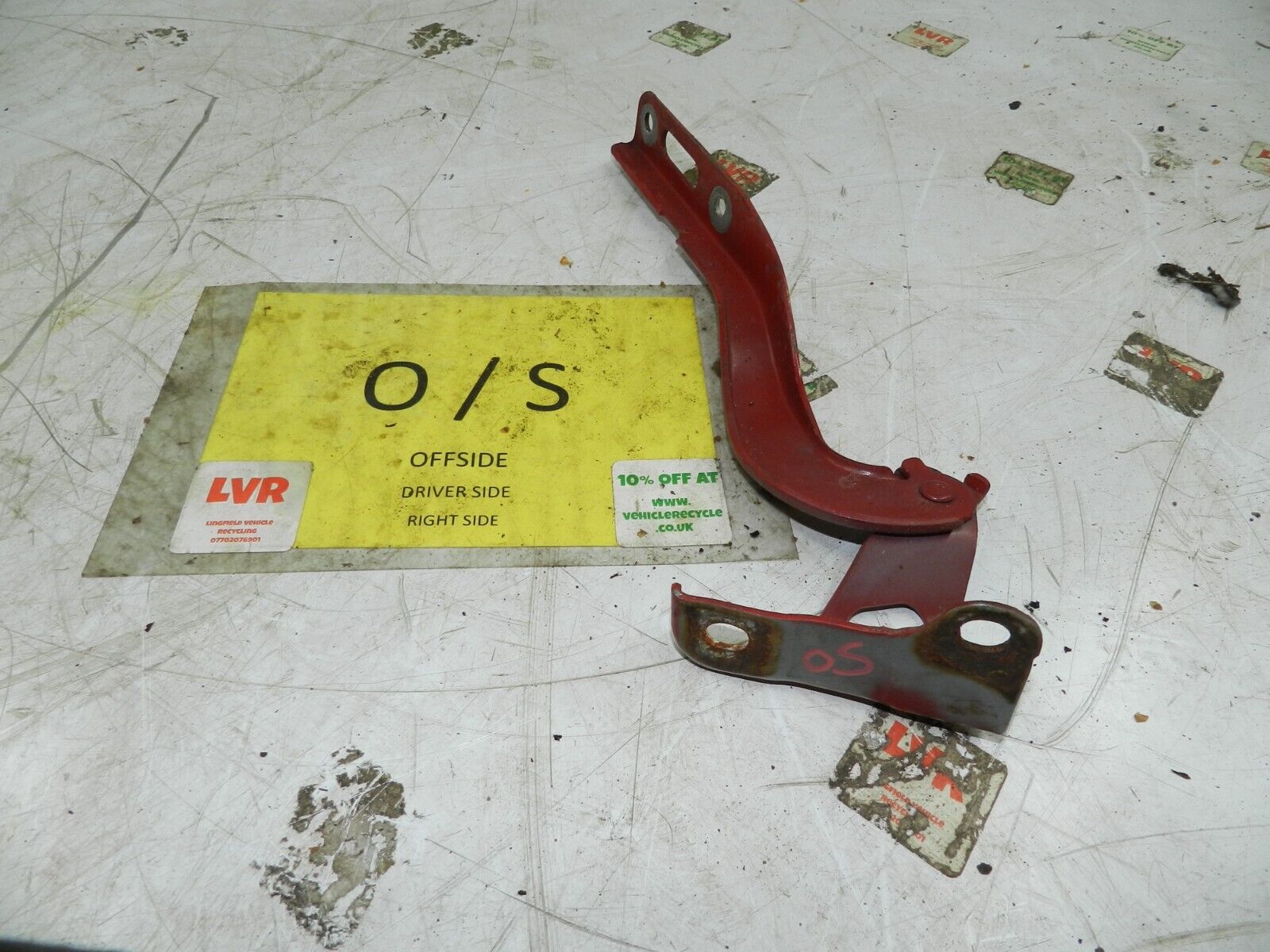 (129) 2005 HONDA JAZZ. DRIVER SIDE BONNET HINGE