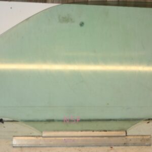 2000 MERCEDES C CLASS W202. PASSENGER SIDE FRONT DOOR GLASS