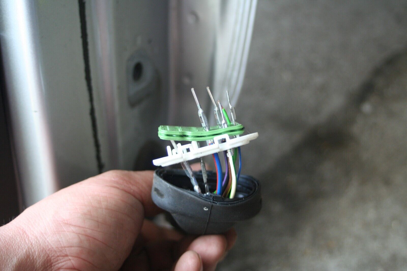 (6B) 2013 FORD FOCUS 1.0 ECOBOOST. PASSENGER SIDE REAR DOOR WIRING DAMAGED - Image 4