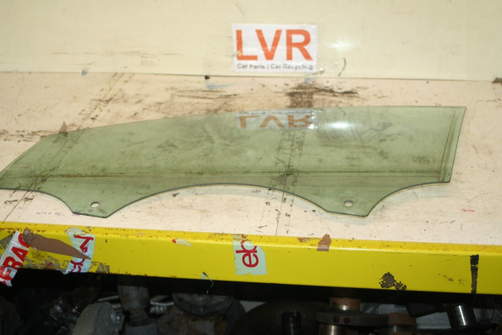 (6B) 2013 FORD FOCUS 1.0 ECOBOOST. PASSENGER SIDE FRONT WINDOW GLASS NEAR SIDE