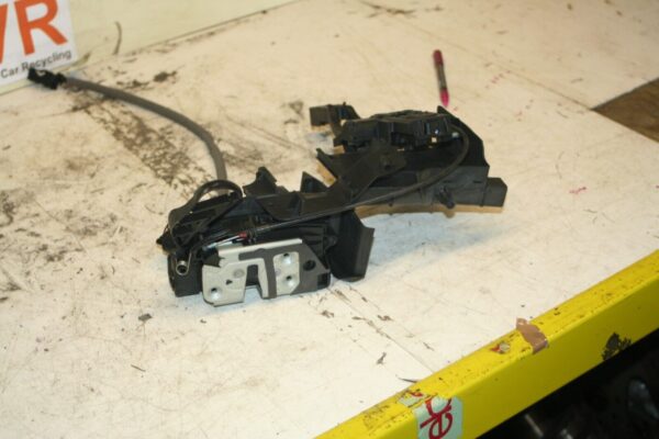 (6B) 2013 FORD FOCUS 1.0 ECOBOOST. PASSENGER SIDE FRONT DOOR LOCK NEAR SIDE NSF - Image 4