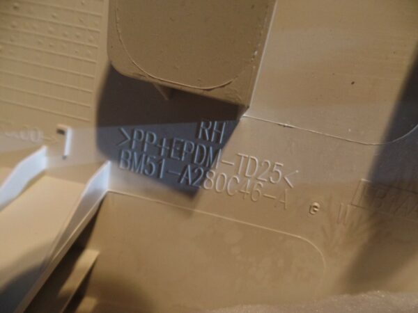 2013 MK3 Ford Focus Boot / Tailgate O/S/R Drivers Rear B Pillar Trim bM51-A280C4 - Image 4