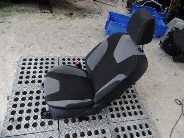 2013 MK3 Ford Focus Passenger Front Seat Black / Grey Cloth - Image 3