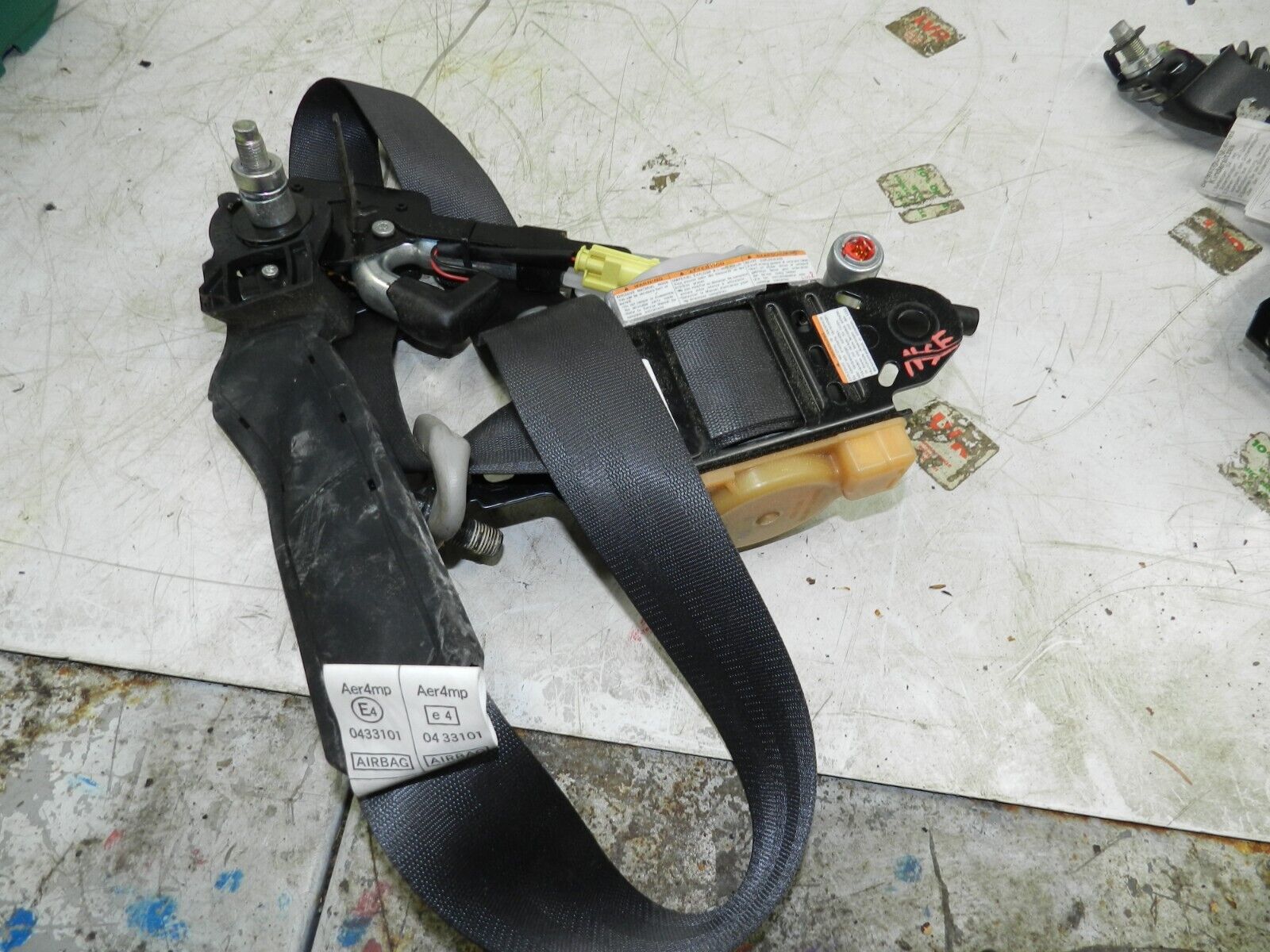 (129) 2005 HONDA JAZZ. PASSENGER SIDE FRONT SEAT BELT