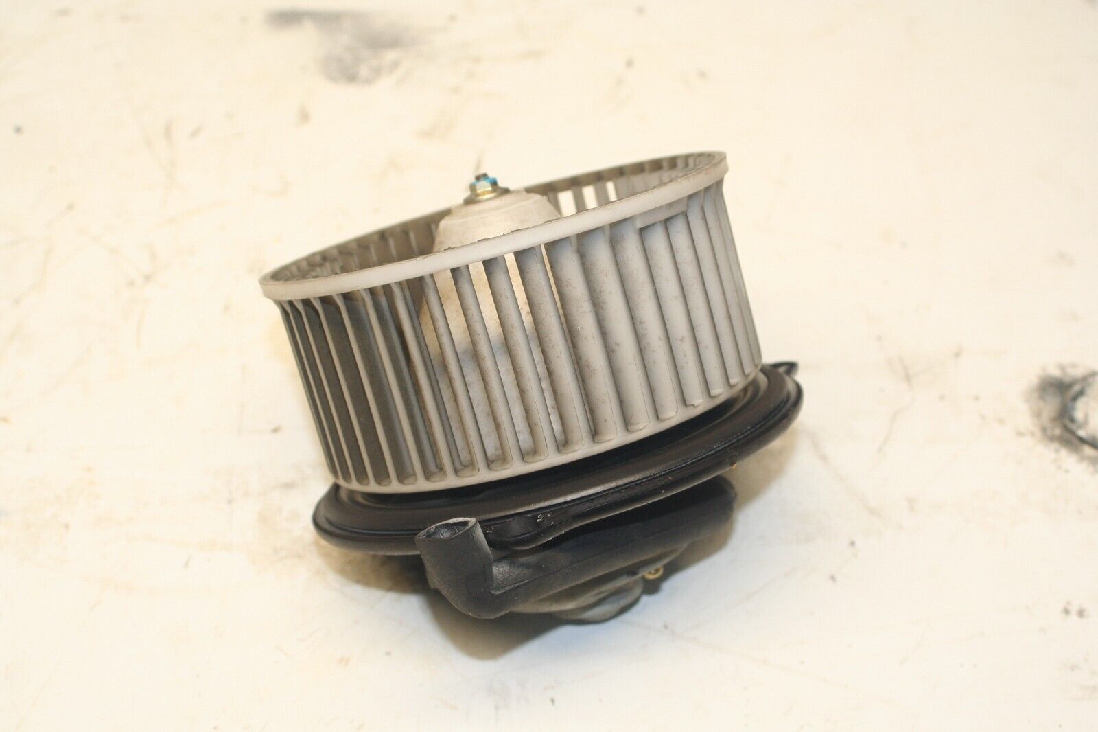 2001 LAND ROVER DISCOVERY 2 TD5. HEATER BLOWER FAN MOTOR REAR AIR CON AC