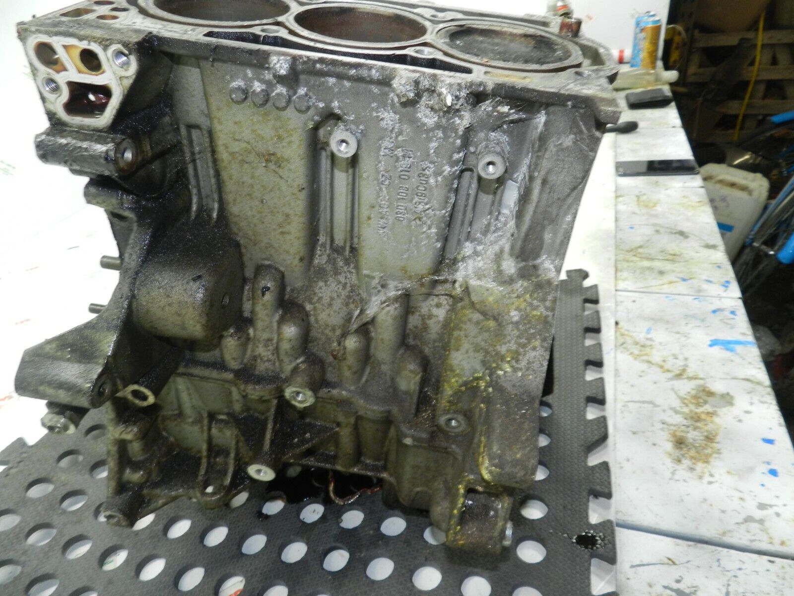 VOLKSWAGON POLO 9N. ENGINE BOTTOM END BLOCK 03D103019M - Image 5